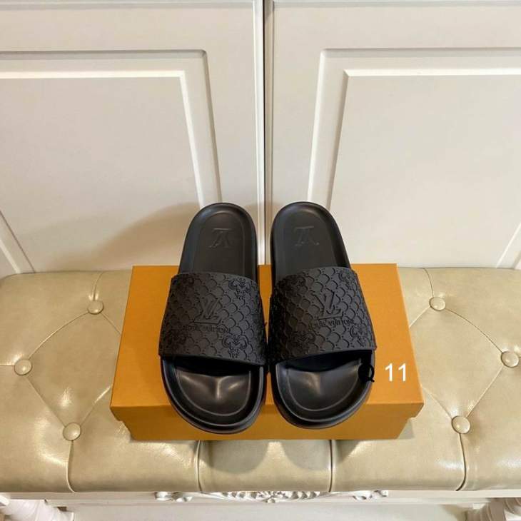 Picture of Louis Vuitton Slippers _SKULVsz38-45Y0139337